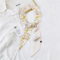 Pañuelo estrecho de seda crema con estampado de pájaros flores y Positive Thinking - 10K Pájaros y Flores / 6*135cm