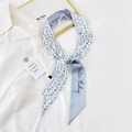 Pañuelo twilly de seda con flores azules y estampado Positive Thinking para bolso o pelo - 31K Flores de Ramas Redondas / 6*135cm