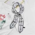 Long foulard en soie à motif géométrique noir pour décorer les cheveux ou le sac - Chaîne de Diamants à Carreaux