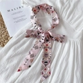 Elegante foulard stretto in seta rosa chiaro con motivi geometrici bohémien a fiocco - Geometrico Rosa (Raso)