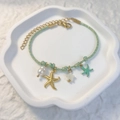 Détail du bracelet en corde tressée vert menthe avec étoiles de mer et perles - Vert