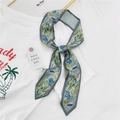 Twilly écharpe étroite vert sauge à fleurs roses et imprimé feuilles pour sacs à main - Fleur de Feuille Verte