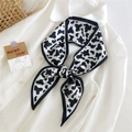 Elegante pañuelo estrecho de seda con estampado de vaca blanco y negro en cuello de camisa - 24A Estampado de Vaca Negro
