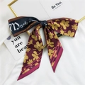 Foulard per capelli francese in raso bordeaux con motivo floreale dorato e fiocco - Fiore Giallo Inglese