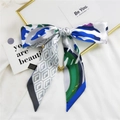 Élégant foulard en soie de style français avec motif géométrique bleu et vert - Losange Graffiti Vert Bleu