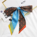 Chouchou ruban en soie française à motif géométrique orange et bleu avec texte moment - Losange Anglais Bleu Marron