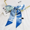 Foulard cheveux en soie style français avec feuilles tropicales et nœud sur soie blanche - Losange Plante Vert Bleu