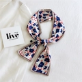 Foulard twilly à motifs floraux bleus et rayures rouges sur fond blanc élégant - Fleurs Bleues Vintage Ombres Rouges (Lot de 10)