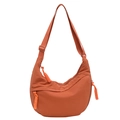 Minimalistische oranje nylon halve maan schoudertas met verstelbare riem en rits - Oranje