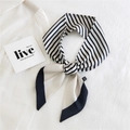 Elegante foulard twilly in seta a righe bianche e nere con etichetta minimalista - Righe Beige