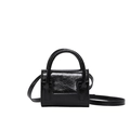 Mini borsa a tracolla nera in pelle lucida stropicciata con manico superiore fisso - Nero