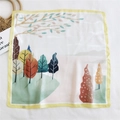 Elegante foulard di seta quadrato con stampa foresta arancione e bordi giallo brillante - Foresta Astratta