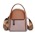 Minibolso bandolera de tela rosa y cuero marrón con correa ancha de tela - Rosa
