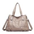 Damen Handtasche in Taupe mit Litschi-Maserung, Umhängetasche mit silbernen Beschlägen - Camel