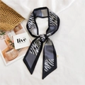 Elegante foulard sottile in seta con stampa zebrata e motivo chic bianco e nero - Moda Zebra Grigio