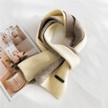 Sciarpa lavorata a maglia bicolore panna e marrone scuro con logo in pelle - Khaki e Beige