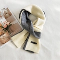 Sciarpa in maglia bicolore panna e grigia con etichetta in pelle e trama a costine - Patchwork Grigio Beige