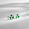 Boucles d'oreilles trèfle vert élégantes avec placage argent au style minimaliste - Style Trèfle à Trois Feuilles Vert (K19)