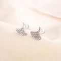 Elegant silver ginkgo leaf stud earrings with white pearls and sparkling pavé crystals - Silver (C20银)