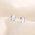 Orecchini a perno in oro ritorto minimalisti su tessuto beige di qualità - Stile Placcato Argento (B202银)