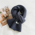 Bufanda de punto gris oscuro para mujer, gruesa y cálida con etiqueta de marca simple - Gris