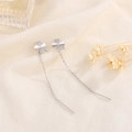 Elegantes pendientes de trébol con circonitas sobre fondo de lino suave estilo verano - Plata (A66)