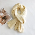 Bufanda de punto grueso crema con textura trenzada en estilo de moda minimalista plano - Beige