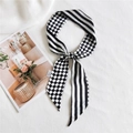 Elegante foulard stretto in seta con motivo a scacchi bianco e nero e a strisce - Striscia a Scacchi Nera