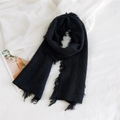 Écharpe en tricot noir classique avec motif losanges et longues franges douces - Noir