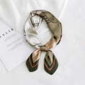 Foulard en soie vert olive avec motifs abstraits et bords orange vif - Petit Monstre Vert