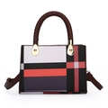 Bolso de mano geométrico con bloques de colores, diseño cuadrado y asas trenzadas - Cuadros Rojo Negro Blanco Gris (Estilo 4)