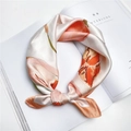 Carré de soie élégant à imprimé floral rose et orange pour le cou ou les cheveux - 10 Fruit Feuille Verte