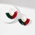 Détail de boucles d'oreilles de Noël faites main en perles avec franges rouges et vertes - Style de Vacances de Noël Rouge Vert (26539)