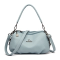 Sac bandoulière minimaliste bleu clair en similicuir texturé avec détails dorés - Bleu