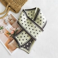 Sciarpa lunga in maglia verde pallido con pois grigi e bordi a righe da donna - Grigio scuro a pois