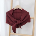 Scialle a triangolo in maglia bordeaux con design a nodo incrociato e testurizzato - Borgogna