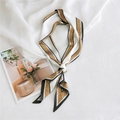 Écharpe étroite en soie blanche avec motif de losanges marron et bordure noire - Petit Cadre Losange Vert