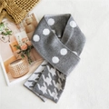 Sciarpa in maglia double-face grigio e bianco con pois e motivo pied-de-poule - Pied de Poule Grigio