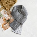 Sciarpa in maglia a pois grigi e bianchi con design reversibile per l'inverno - Linea Tratteggiata Grigio