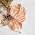 Sciarpa in maglia a righe arancioni e crema con motivi geometrici e piccoli pois - OV Arancio Geometrico