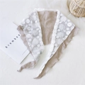Sciarpa a triangolo in cotone e lino beige con dettagli in patchwork di pizzo bianco - 140cmx30cm / Cachi