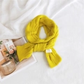 Bufanda de punto trenzado amarillo vibrante con etiqueta cuadrada para mujer - Amarillo