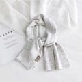 Sciarpa spessa in maglia grigio chiaro da donna color avena con trama a costine morbide - Grigio chiaro