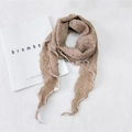 Sciarpa in cotone stropicciato caffè chiaro con eleganti bordi bianchi a onde - Cachi