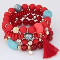 Bracciale bohémien multistrato con perline, nappe rosse e accenti di turchese - Rosso