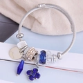 Silbernes Armband im Pandora-Stil mit blauen Kristallen, Perlen und Kleeblatt-Anhängern - Blau