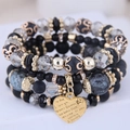 Boho mehrlagiges Perlenarmband-Set mit Herzanhänger und Quaste im Vintage-Stil - Schwarz