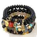 Set bracciale multistrato boho con perline e ciondoli dorati cuore Love, Torre Eiffel e gufo - Nero