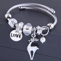 Bracciale regolabile multistrato in filo d'acciaio inox con ciondolo cervo e perline - Bianco
