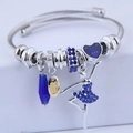 Bracciale argentato con ciondolo ballerina, cristallo blu e pendente a forma di cuore - Blu